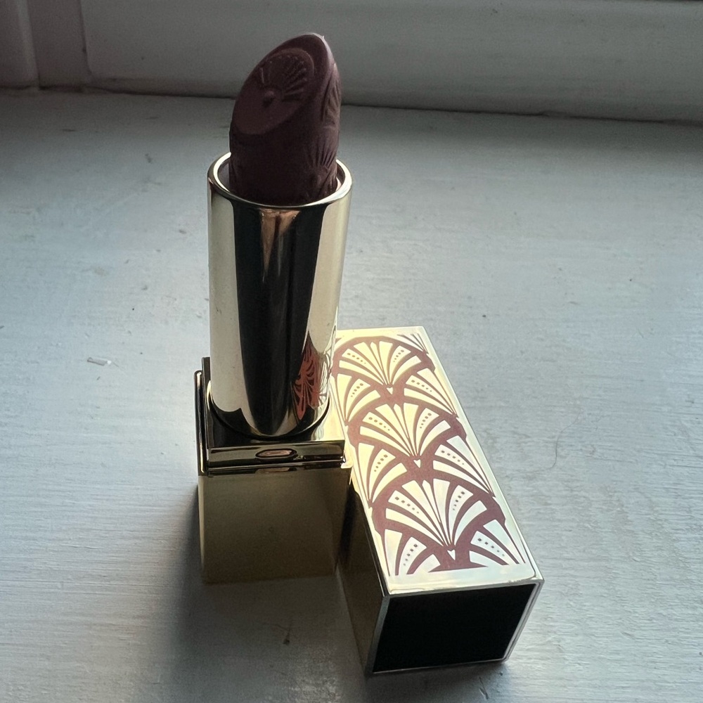 Estee Lauder, limited edition, lipstick full size “DISCREET”